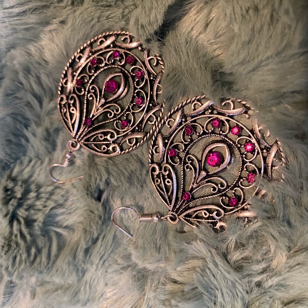 Jewelry - Picture 4 of 5